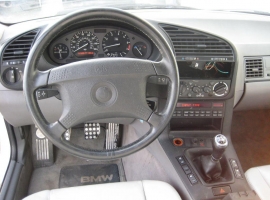 1993 BMW 332i Manual Sedan